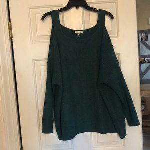 Cold shoulder sweater. Size M/L.